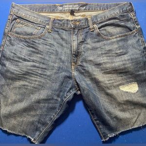 GAP standard tapered distressed denim short